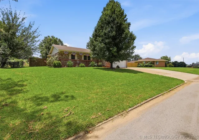 Photo 3 of Sale Pending at 122 Sooner Dr N, Stroud, OK 74079 | MLS# 2624042 | Listing updated on 2026-08-01