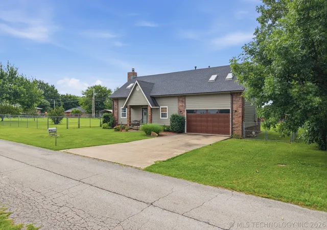 Homes for sale in Catoosa, OK | 15604 E Oklahoma St, Catoosa, OK 74116 | MLS# 2622502