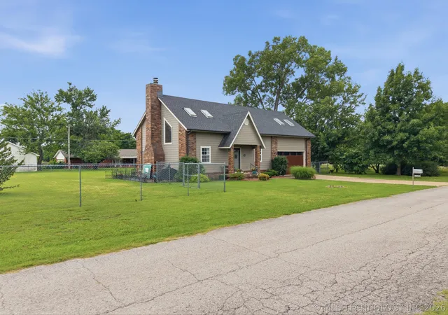 Homes for sale in Catoosa, OK | 15604 E Oklahoma St, Catoosa, OK 74116 | MLS# 2622502