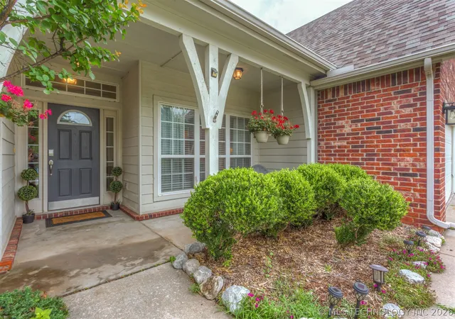 Homes for sale in Jenks, OK | 11110 S 3rd St, Jenks, OK 74037 | MLS# 2624055