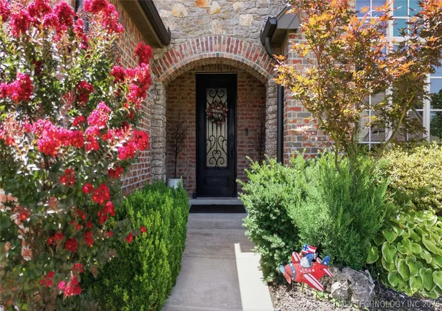 Photo 3 of Single family home for sale at 5101 W Birmingham St, Broken Arrow, OK 74011 | MLS# 2623873 | Listing updated on 2026-08-20