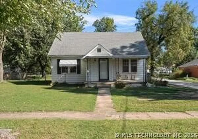 Homes for sale in Vinita, OK | 320 W Tahlequah, Vinita, OK 74301 | MLS# 2622918