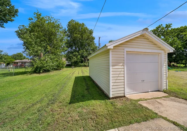 14th image of 828 E 5th St, Cushing, OK 74023 | MLS# 2622940