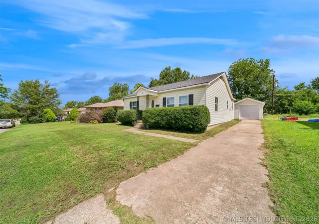 3rd image of 828 E 5Th St, Cushing, OK 74023 | MLS# 2622940