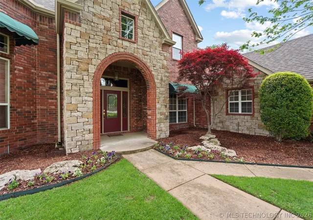 Photo 1 of Single family home for sale at 213 Ashton Dr, Broken Arrow, OK 74014 | MLS# 2624082 | Listing updated on 2026-08-20