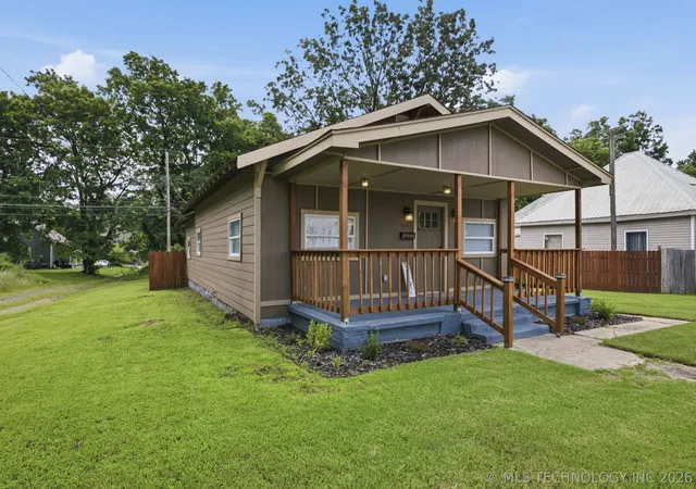Homes for sale in Muskogee, OK | 322 N 9th St N, Muskogee, OK 74401 | MLS# 2624095
