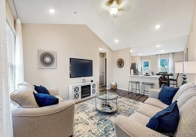 4th image of 3114 S 15Th Pl, Broken Arrow, OK 74012 | MLS# 2624098