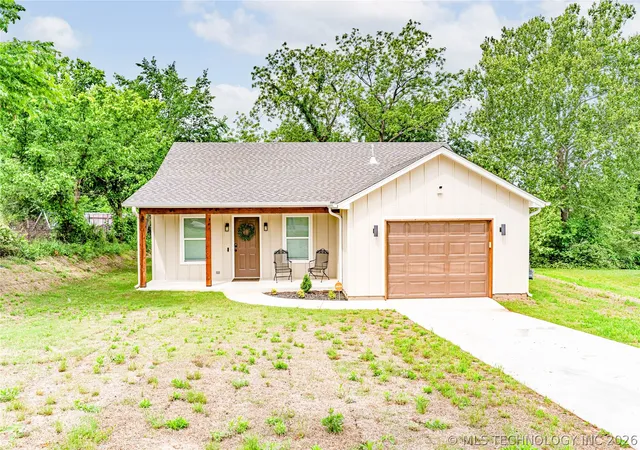Photo 1 of Single family home for sale at 1602 S Hickory St, Bristow, OK 74010 | MLS# 2623889 | Listing updated on 2026-08-21