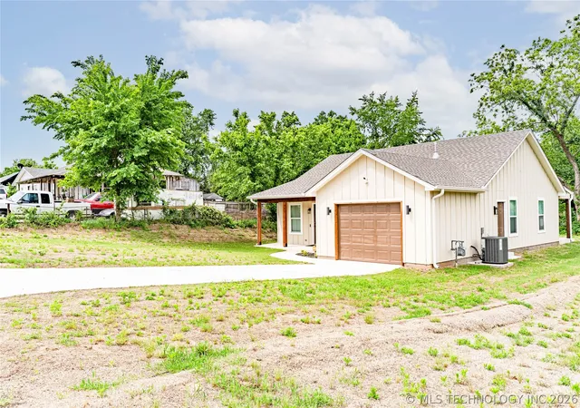 Photo 2 of Single family home for sale at 1602 S Hickory St, Bristow, OK 74010 | MLS# 2623889 | Listing updated on 2026-08-21