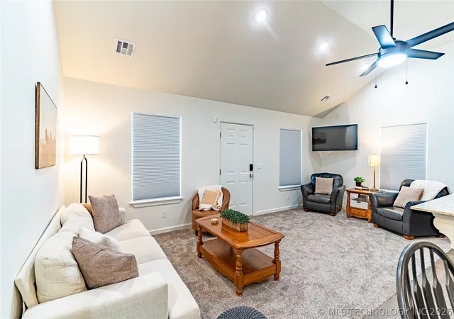 Photo 3 of Single family home for sale at 1602 S Hickory St, Bristow, OK 74010 | MLS# 2623889 | Listing updated on 2026-08-21