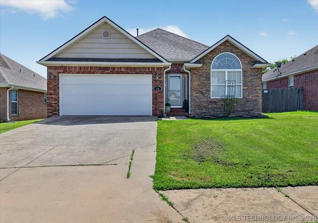 Homes for sale in Bartlesville, OK | 446 Ne Debell Ave, Bartlesville, OK 74006 | MLS# 2623918