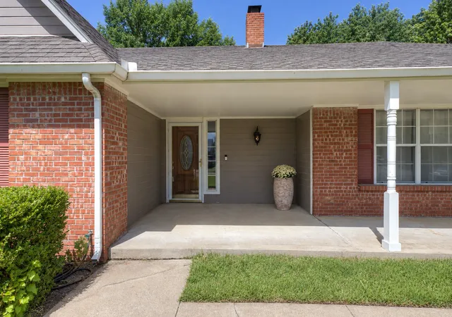 Photo 2 of Single family home for sale at 10906 S 84th Eastavenue, Tulsa, OK 74133 | MLS# 2623972 | Listing updated on 2026-10-09