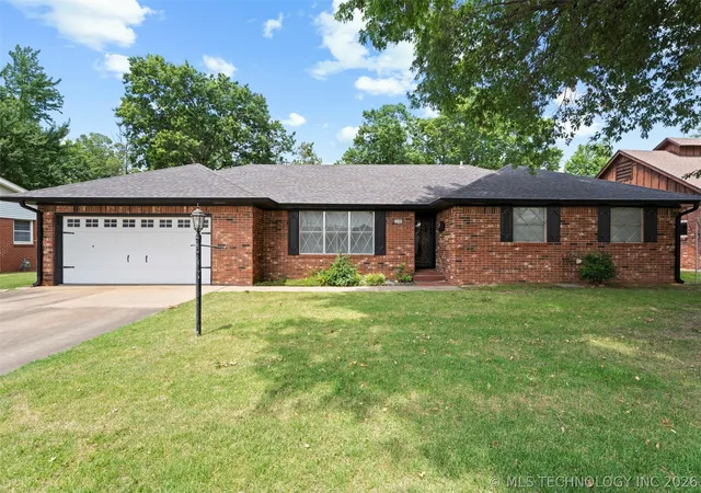 Photo 1 of Single family home for sale at 318 Sunset Dr, Vinita, OK 74301 | MLS# 2624116 | Listing updated on 2026-08-20