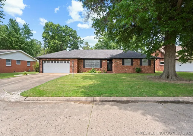 Photo 2 of Single family home for sale at 318 Sunset Dr, Vinita, OK 74301 | MLS# 2624116 | Listing updated on 2026-08-20