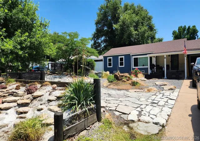 Homes for sale in Okmulgee, OK | 1828 E 10th St, Okmulgee, OK 74447 | MLS# 2623967