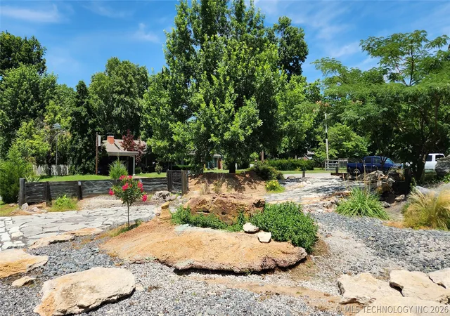 Homes for sale in Okmulgee, OK | 1828 E 10th St, Okmulgee, OK 74447 | MLS# 2623967