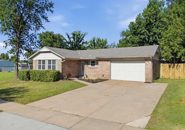 Photo 1 of Sale Pending at 1404 N Cedar St, Owasso, OK 74055 | MLS# 2624139 | Listing updated on 2026-08-20