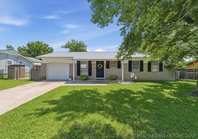 Homes for sale in Hominy, OK | 909 Country Club Dr, Hominy, OK 74035 | MLS# 2623953