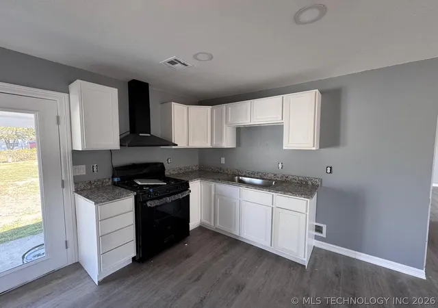 Photo 2 of Single family home for sale at 721 N Hudson Ave, Tulsa, OK 74115 | MLS# 2624152 | Listing updated on 2026-08-22