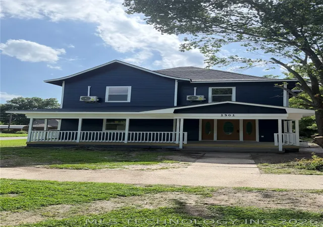 Photo 2 of Single family home for sale at 1301 Summit St, Muskogee, OK 74403 | MLS# 2623923 | Listing updated on 2026-08-20