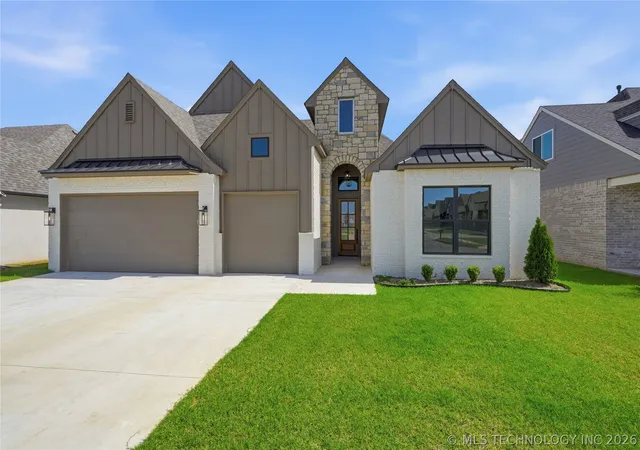 Photo 2 of Sale Pending at 2102 E 138th Street S, Bixby, OK 74008 | MLS# 2624047 | Listing updated on 2026-08-20