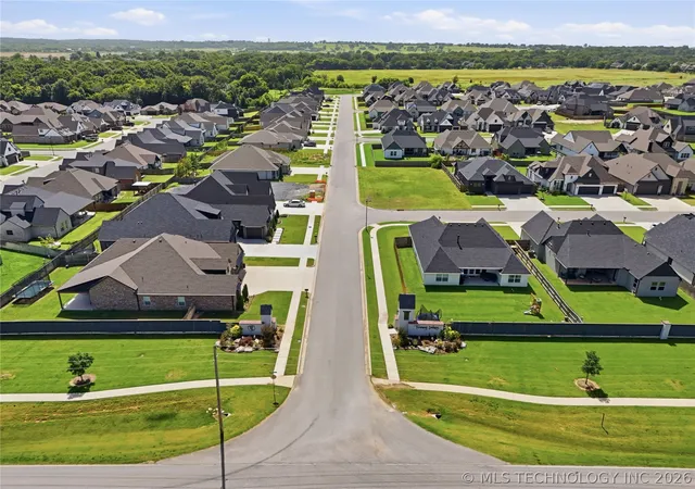 Photo 40 of Sale Pending at 2102 E 138th Street S, Bixby, OK 74008 | MLS# 2624047 | Listing updated on 2026-08-20