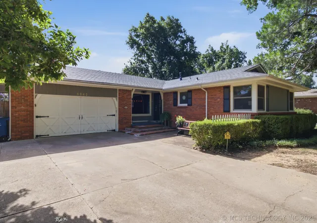 Photo 1 of Single family home for sale at 5643 S Yorktown Pl, Tulsa, OK 74105 | MLS# 2623902 | Listing updated on 2026-09-01