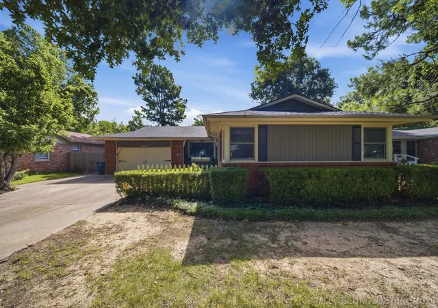 Photo 3 of Single family home for sale at 5643 S Yorktown Pl, Tulsa, OK 74105 | MLS# 2623902 | Listing updated on 2026-09-01