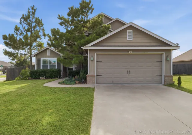 Photo 3 of Single family home for sale at 11040 N 119th Avenue E, Owasso, OK 74055 | MLS# 2623890 | Listing updated on 2026-09-25