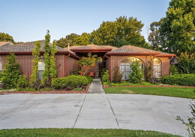 1st image of 1904 S Sweet Gum Ave, Broken Arrow, OK 74012 | MLS# 2624221