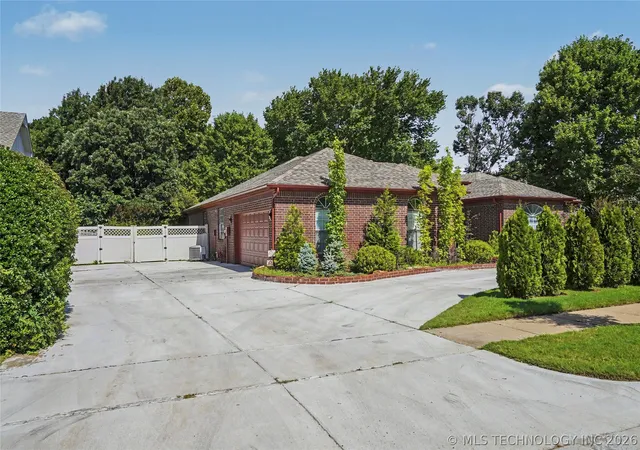 30th image of 1904 S Sweet Gum Ave, Broken Arrow, OK 74012 | MLS# 2624221