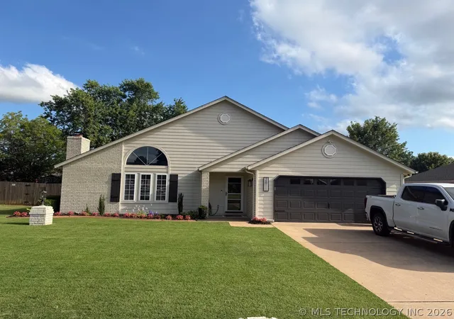 Homes for sale in Muskogee, OK | 2811 Houston St, Muskogee, OK 74403 | MLS# 2624252