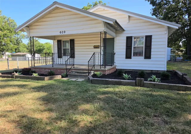 1st image of 609 W 5th St, Ada, OK 74820 | MLS# 2623869