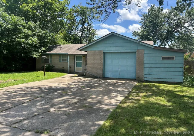 Homes for sale in Tulsa, OK | 12322 E 26th St S, Tulsa, OK 74129 | MLS# 2624265