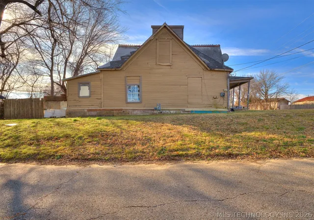 Photo 3 of Single family home for sale at 225 N Delaware Ave, Coweta, OK 74429 | MLS# 2624278 | Listing updated on 2026-08-20