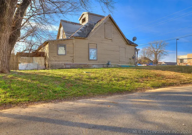 Homes for sale in Coweta, OK | 225 N Delaware Ave, Coweta, OK 74429 | MLS# 2624278