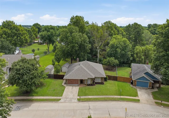 3rd image of 6609 S Redbud Ave, Broken Arrow, OK 74011 | MLS# 2624349