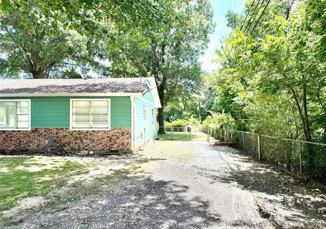 26th image of 110 Se 5th St, Checotah, OK 74426 | MLS# 2624051