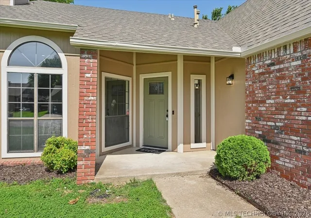 Photo 2 of Sale Pending at 1816 S Gardenia Ave, Broken Arrow, OK 74012 | MLS# 2624377 | Listing updated on 2026-08-21
