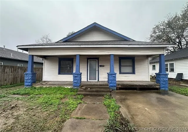 Homes for sale in Okmulgee, OK | 812 W 6th St, Okmulgee, OK 74447 | MLS# 2623443