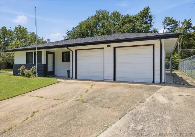 Photo 2 of Single family home for sale at 501 Warwick Dr, Muskogee, OK 74403 | MLS# 2624248 | Listing updated on 2026-08-27