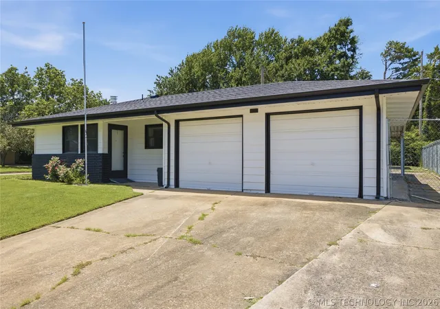 Photo 3 of Single family home for sale at 501 Warwick Dr, Muskogee, OK 74403 | MLS# 2624248 | Listing updated on 2026-08-27
