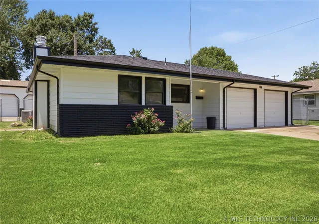 Photo 5 of Single family home for sale at 501 Warwick Dr, Muskogee, OK 74403 | MLS# 2624248 | Listing updated on 2026-08-27