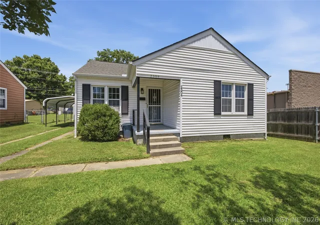 Homes for sale in Muskogee, OK | 2304 E Broadway Ave, Muskogee, OK 74403 | MLS# 2624210