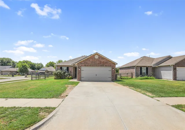 Photo 1 of Single family home for sale at 324 Austin Ave, Kiefer, OK 74041 | MLS# 2623904 | Listing updated on 2026-09-20