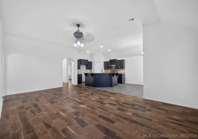 5th image of 2450 S Narcissus Ct, Broken Arrow, OK 74012 | MLS# 2624290