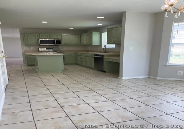 Photo 3 of Single family home for sale at 4012 W Queens St, Broken Arrow, OK 74012 | MLS# 2624409 | Listing updated on 2026-08-31