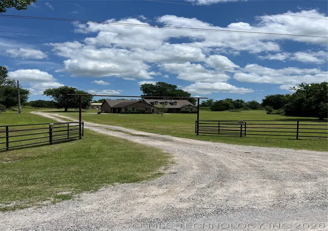 Homes for sale in Okmulgee, OK | 14260 N 270 Rd, Okmulgee, OK 74447 | MLS# 2624417