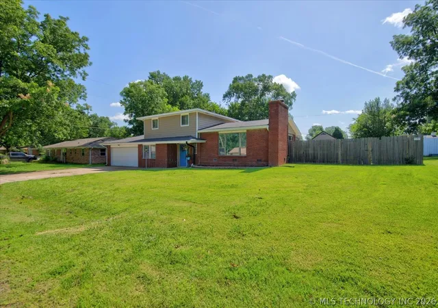 Homes for sale in Bartlesville, OK | 1708 Arbor Dr, Bartlesville, OK 74006 | MLS# 2624343