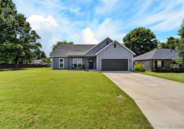 Homes for sale in Coweta, OK | 100 N Eufaula Ave, Coweta, OK 74429 | MLS# 2624446